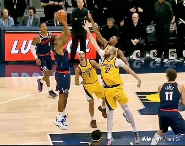 这不就是乔丹吗，伦纳德又上演绝杀了。

步行者两人封堵都没法防住伦纳德的绝杀，接