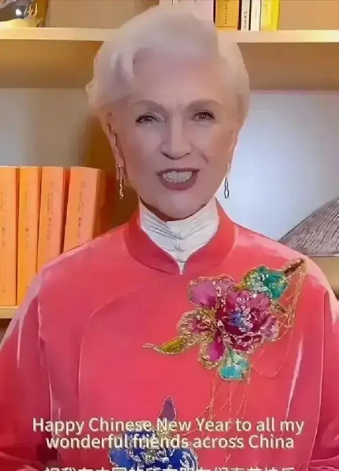 马斯克妈妈又上外网夸中国了？儿子也在评论里点了个赞：确实如此！

梅耶·马斯克亲