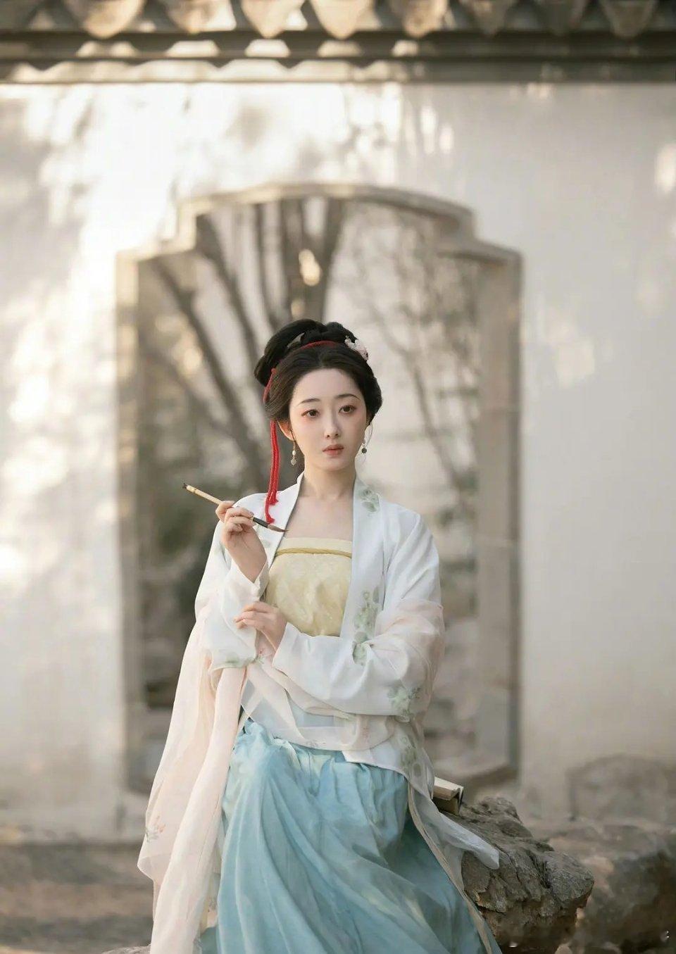 蒋梦婕好惨，张淼怡好幸运[挖鼻] ​​​