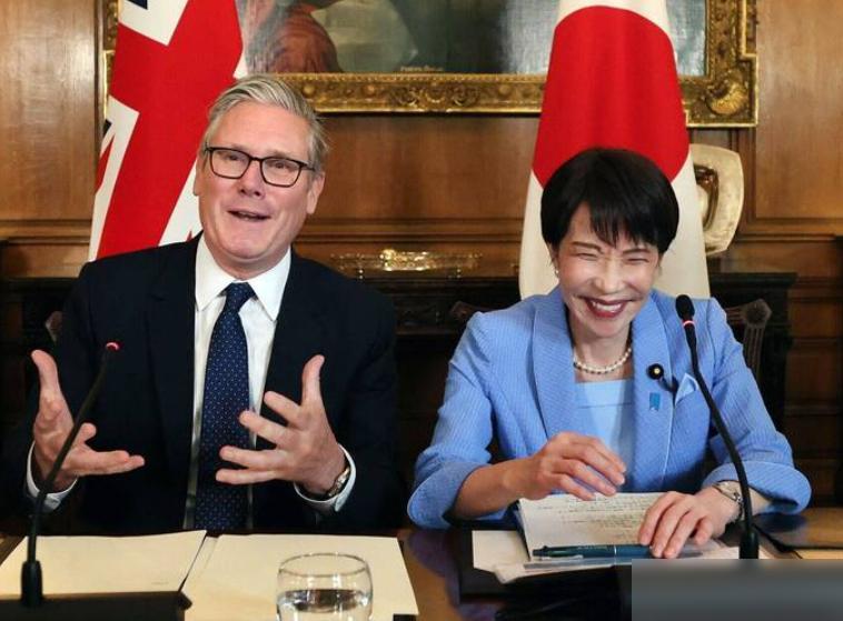 英日宣布两个重大决定。
日本与英国首相14日这场会面，乍一看是在谈科技、谈投资，