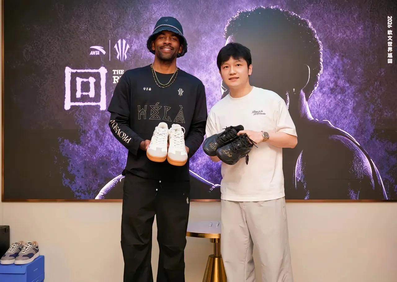 刷到欧文上海行vlog，没想到里头还藏着个小彩蛋——樊振东也在现场。两人都是安踏