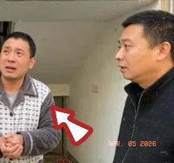 女儿踢球砸坏邻居一盆君子兰，对方要求赔7万2，二话没说转了账，隔天就带着工商局的