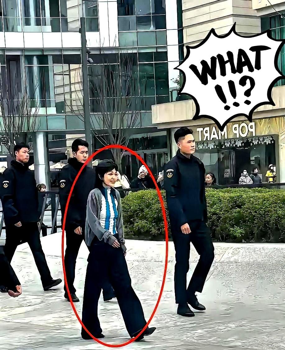 终于见到何超莲本人了，说实话真没get到传说中的‘惊为天人’！

可我把手机照片