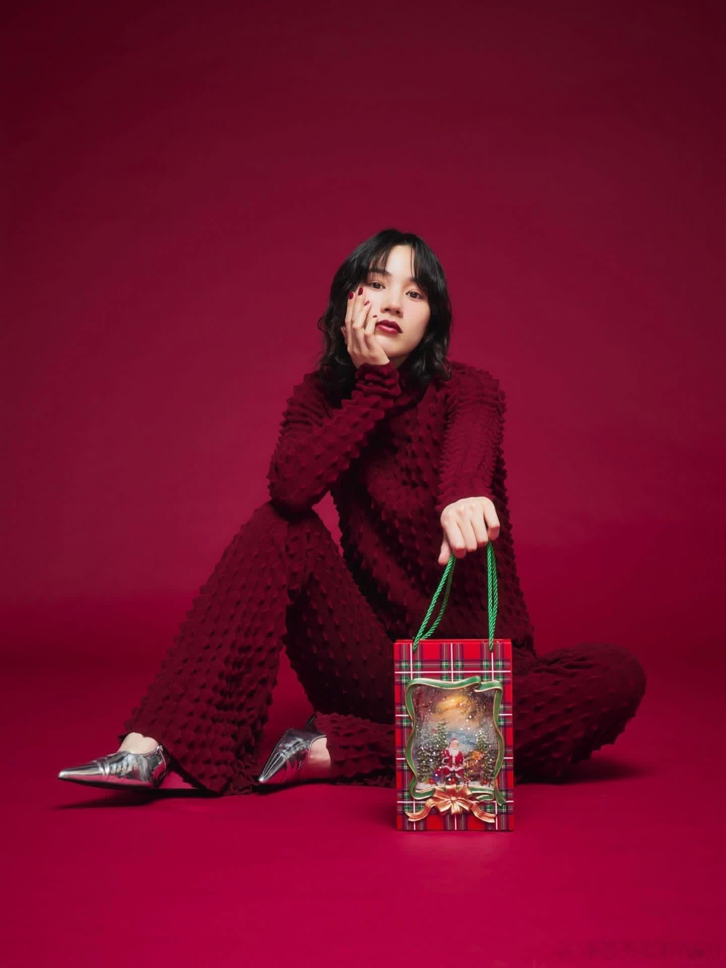 一组能年玲奈的圣诞写真 