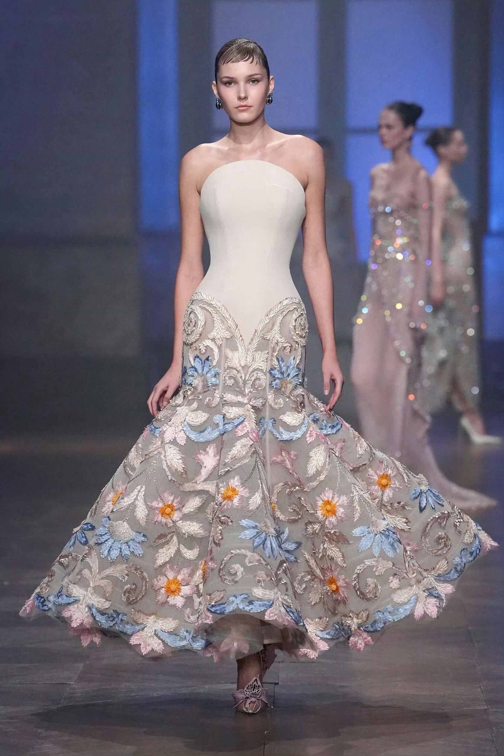 各大造型师，这条Georges Hobeika 26 秋冬高定，可以下手了 