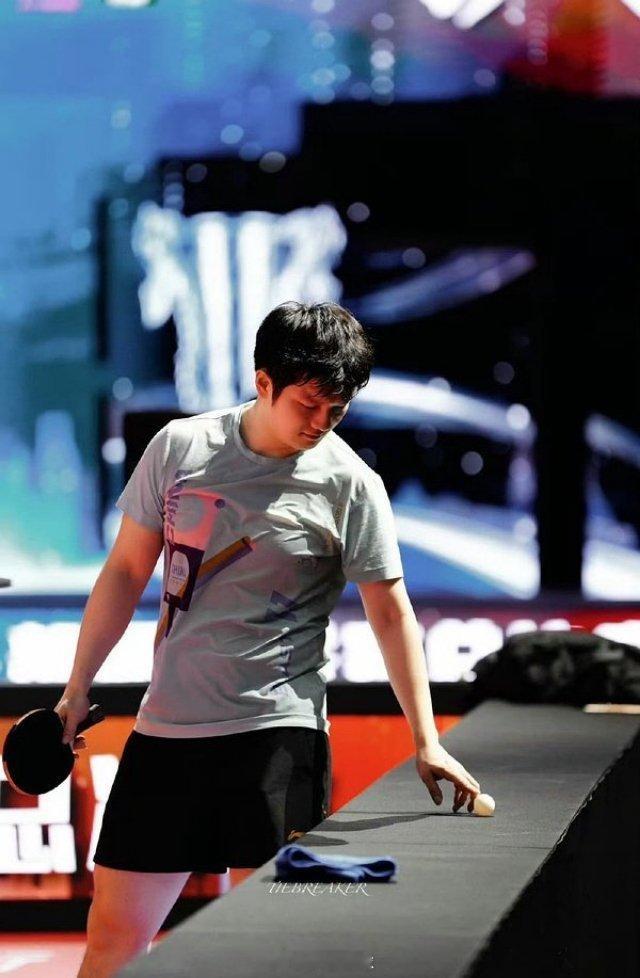 樊振东MLB中国区冠军荣耀大使  以后请叫他：棒球王子樊振东。 