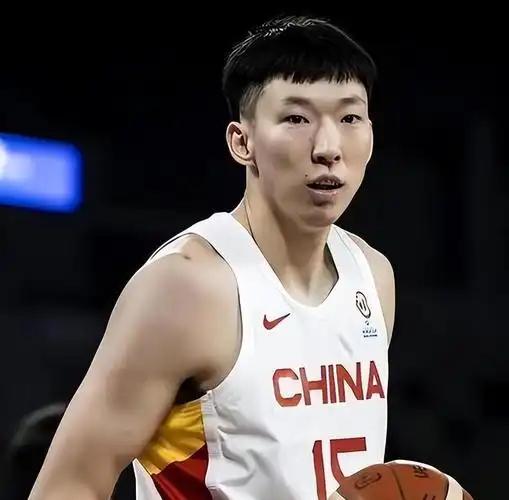 周琦心灰意冷！

亚运会中国男篮折戟之后，据北京一位媒体从业者爆料，周琦如今已萌