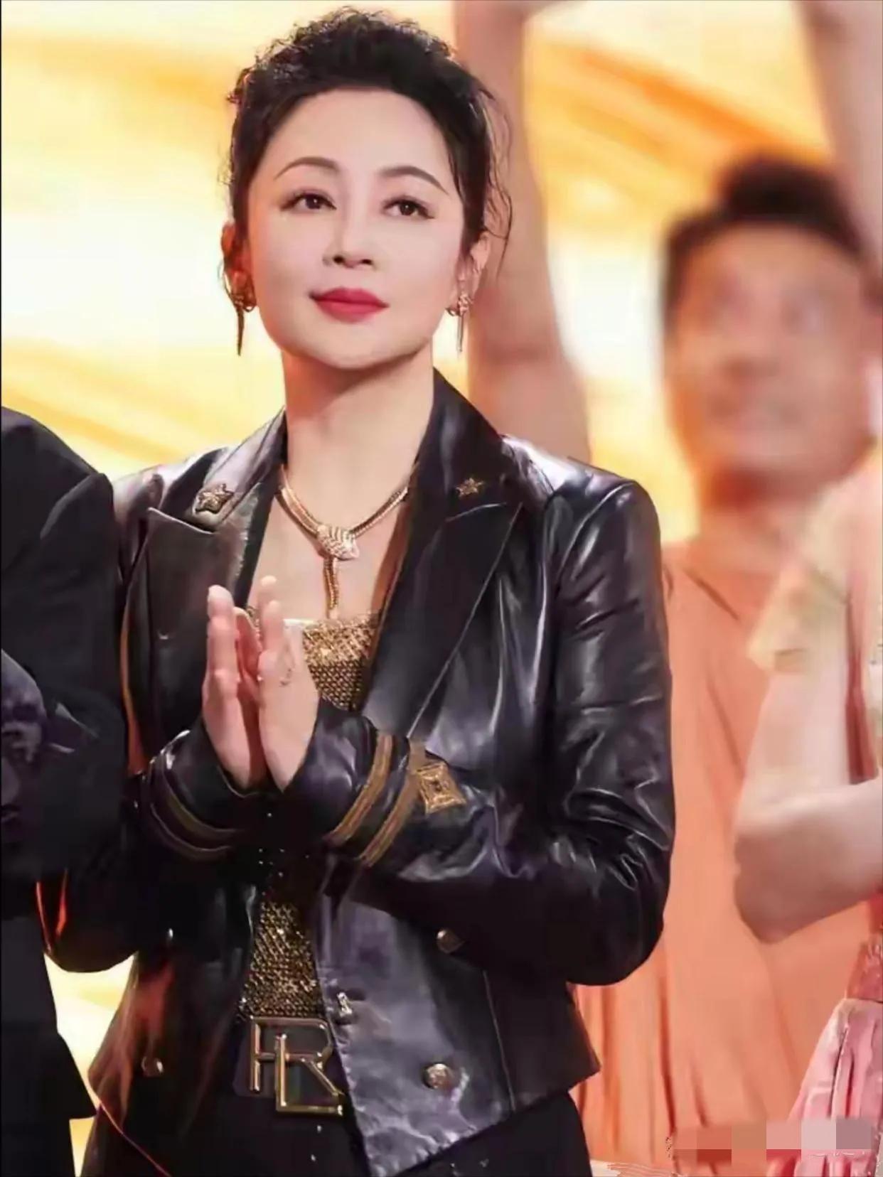 为什么陈红和倪萍医美，没人说坏话？其他人就不行？倪萍和陈红的气质和形像有多漂亮，