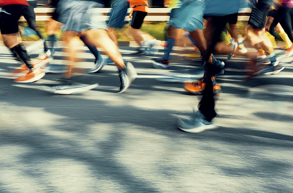 雷军也在穿的跑鞋，一年卖了超260亿元，昂跑还要和lululemon抢中产