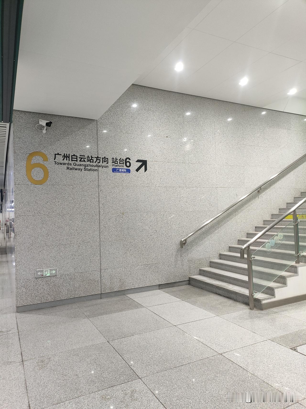 AI时代不断迭代更新，注定会淘汰一大批不愿改变、不愿主动学习的人。
 
想要不被