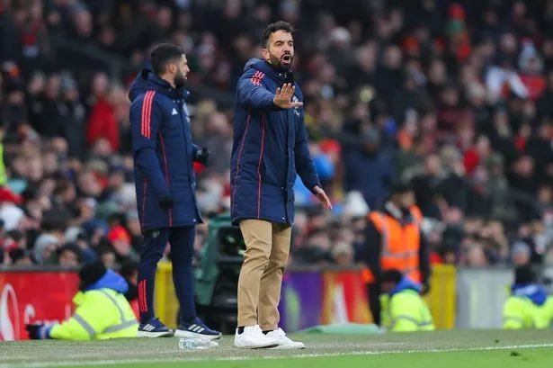 电讯报JD今天，阿莫林与他的教练组成员，包括他的主要助手和关键副手卡洛斯·费尔南