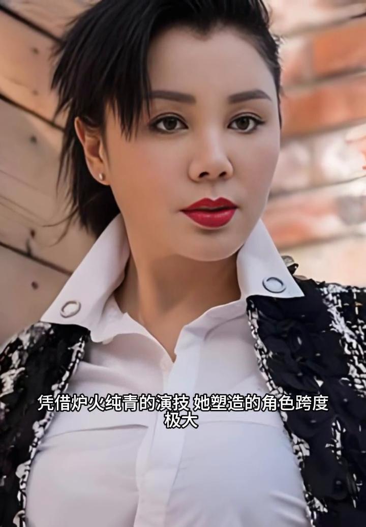 她颜值端庄大气，优雅气韵藏于眉眼一颦一笑。凭借炉火纯青的演技，她塑造的角色跨度极