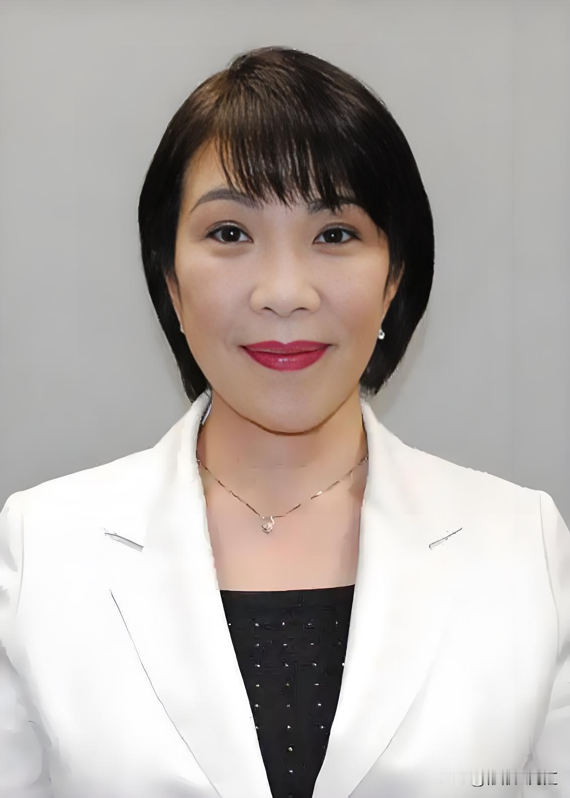 日本首相高市早苗在澳大利亚战争纪念馆双膝跪地献花，这一行为着实诡异。不少日本网友