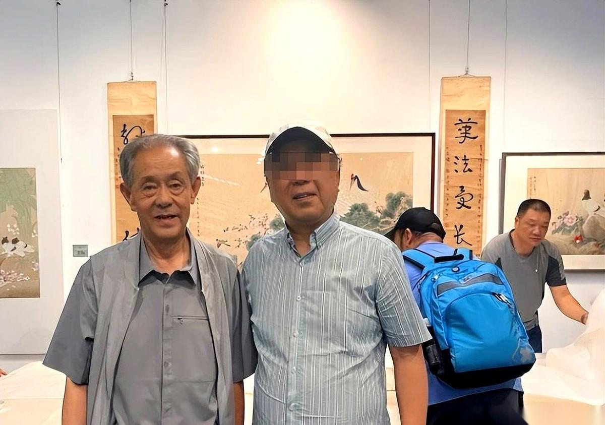 一个普普通通的工人。
最后，坐上了南京博物院院长的位子。
这故事，放二十年前，是