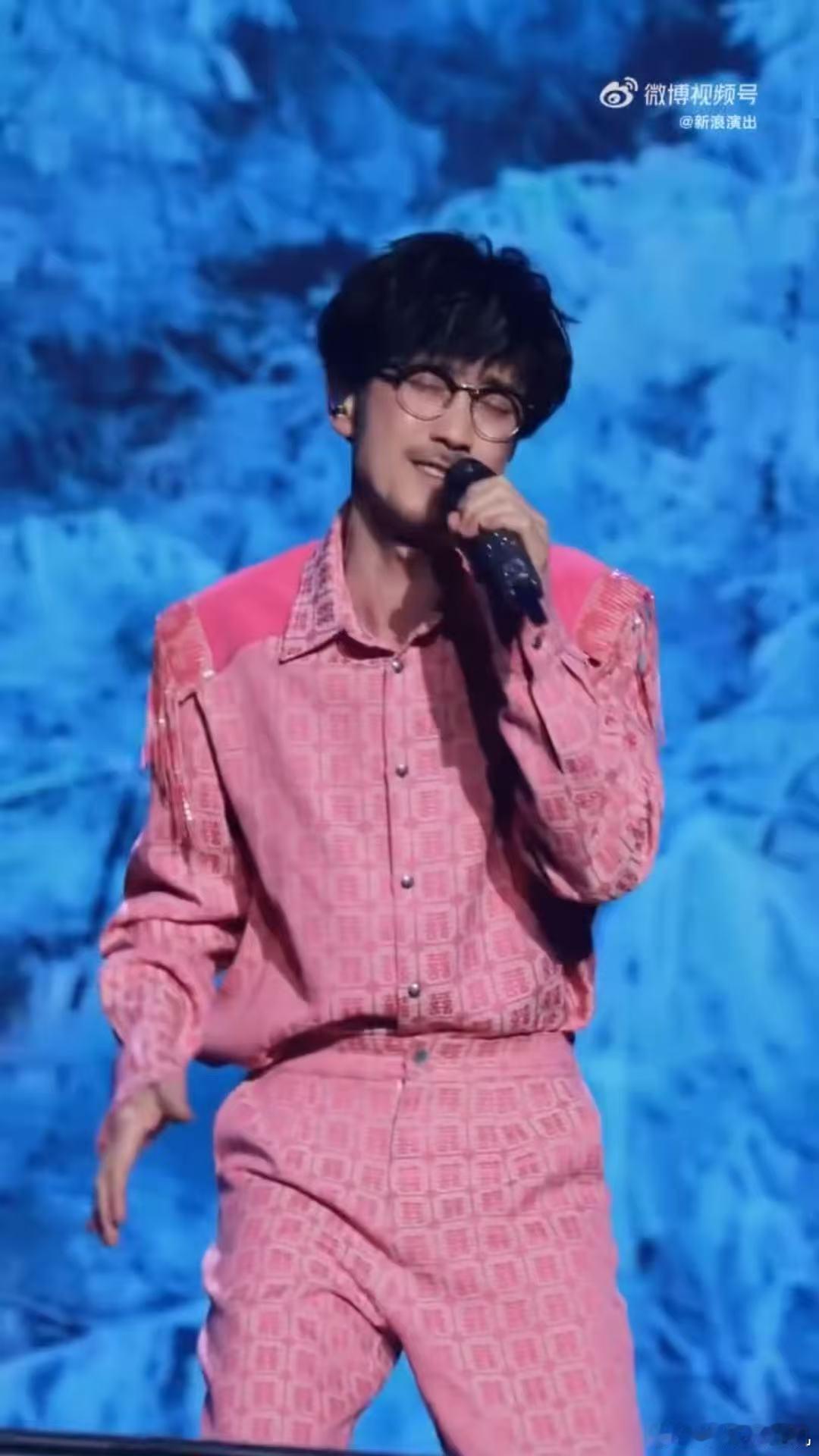 周传雄冷门关我小刚什么事 小刚老师的现场永远有故事，歌声里有情感，舞台上有态度。