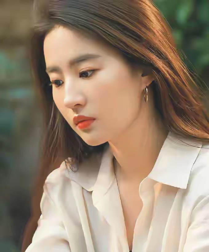八个月没拍戏，推掉7个S级项目，刘亦菲凭什么没被市场抛弃？ 