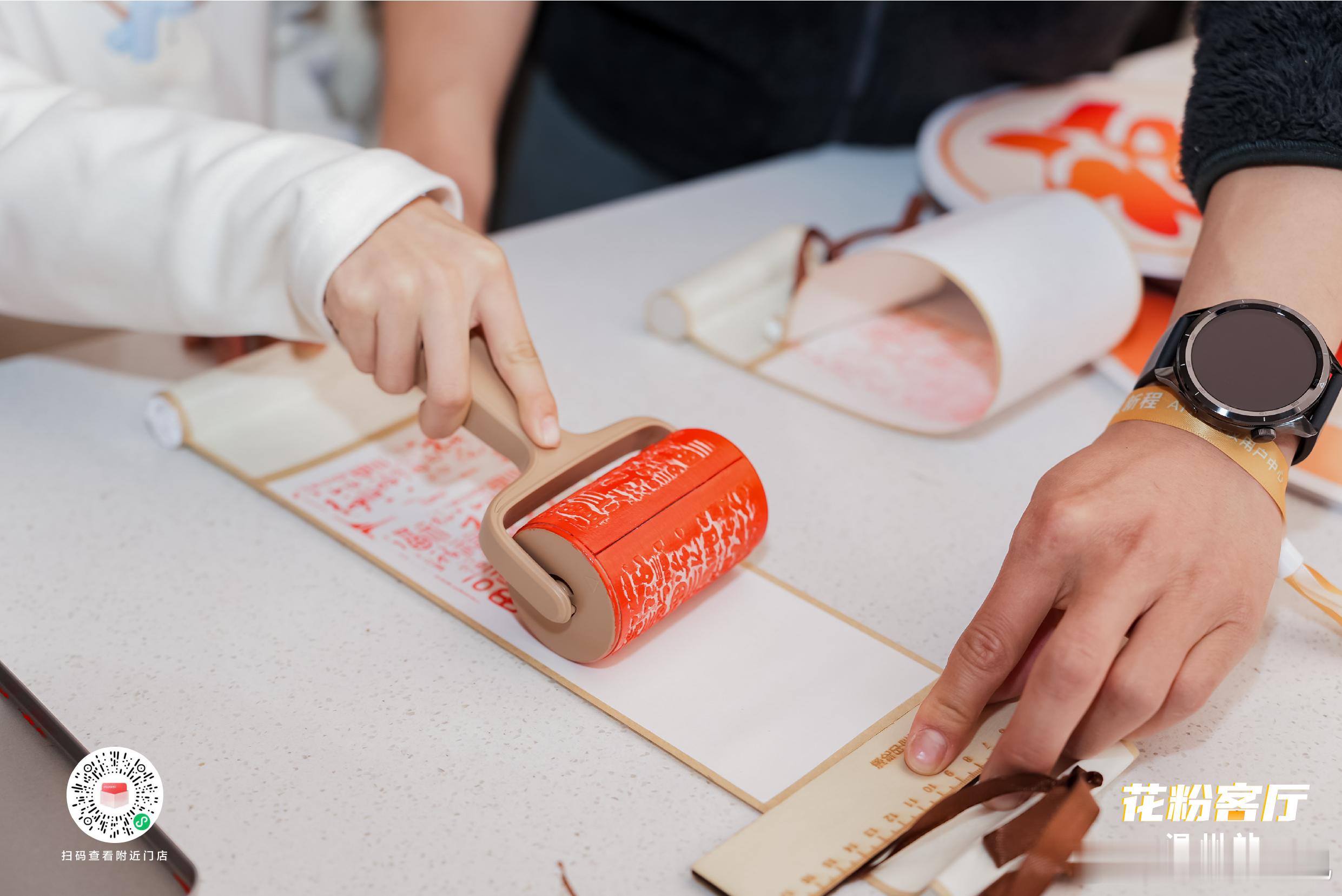 用镜头收藏团圆，让年味先一步到家。华为新年照相馆 让温暖定格，欢迎前往浙江华为线