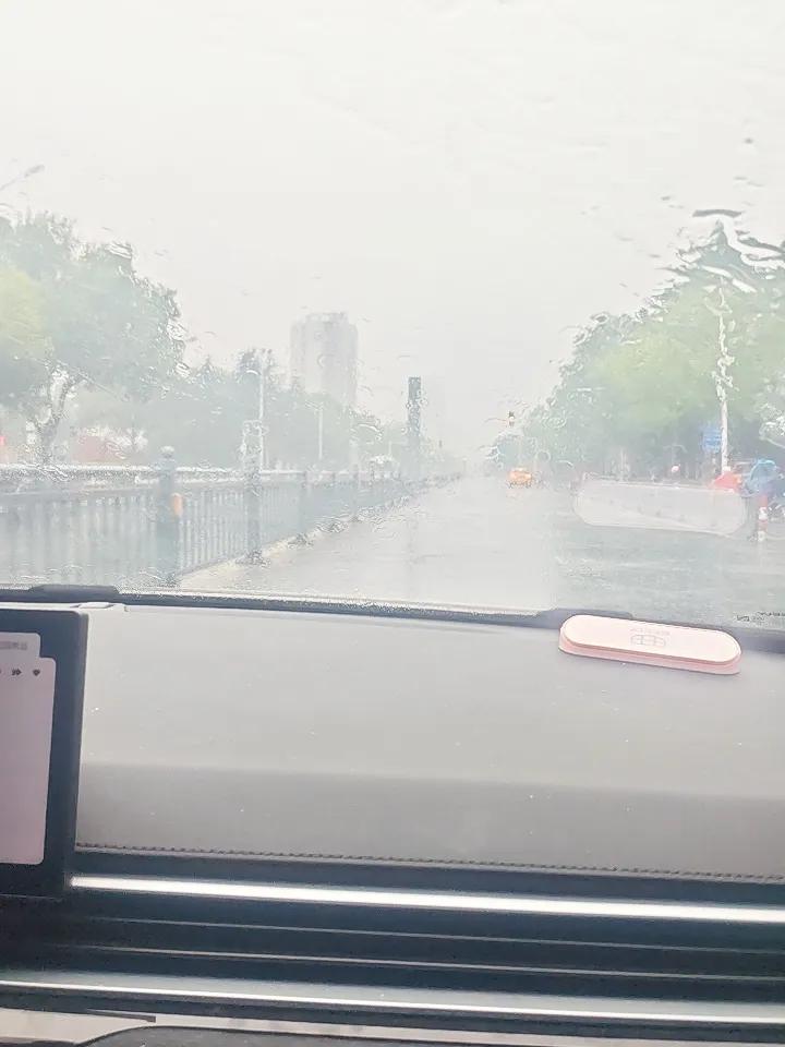 人到中年才懂，最耗心力的从来不是赚钱，而是无意义的人情往来。
 
上周老家亲戚打