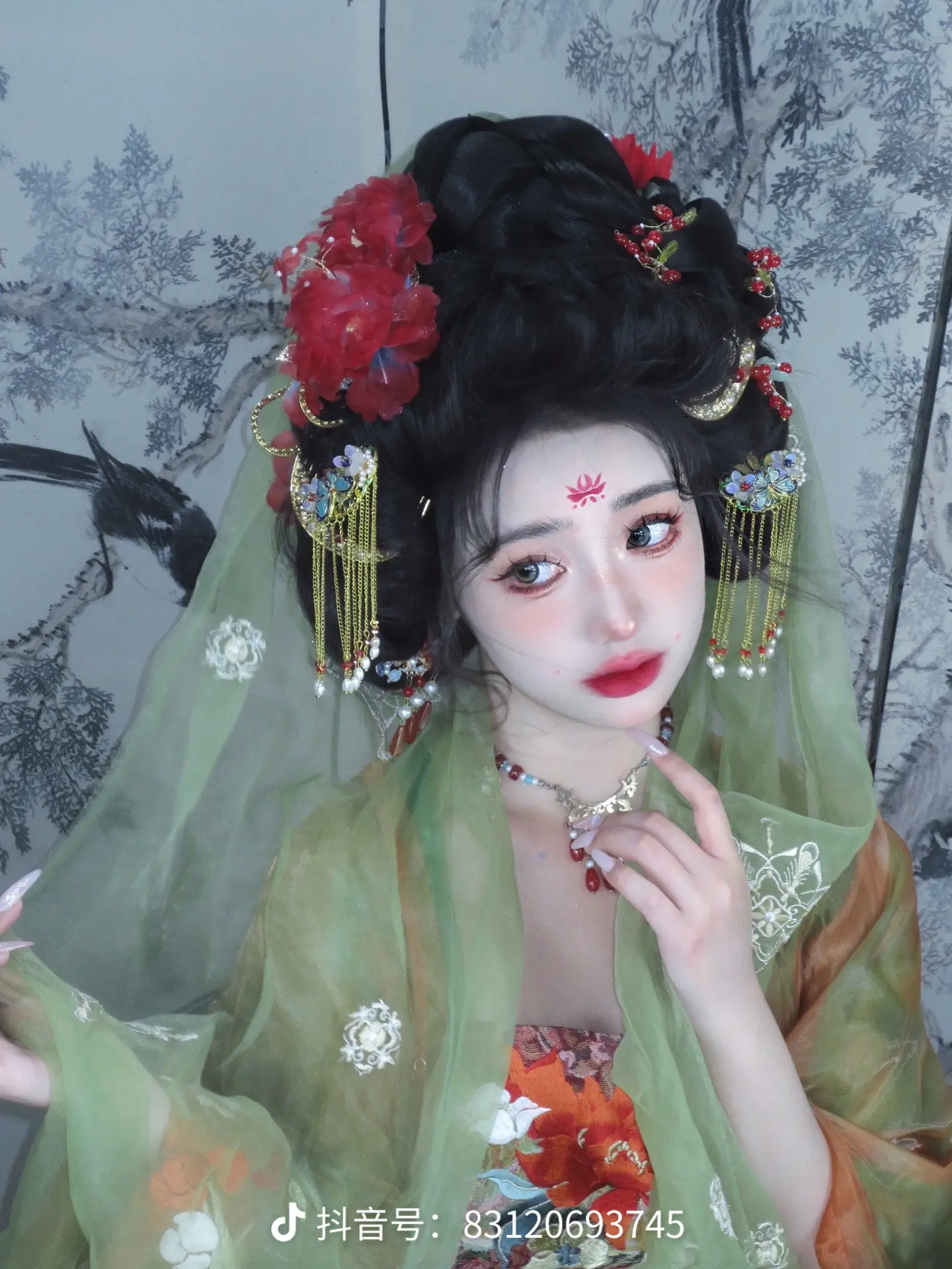 ccd和手机拍的宝宝们更喜欢哪个？好难选啊 感觉ccd和手机拍的都好好看哦！真的喜欢惨了！我这个妆造了！谁懂呀！ccd