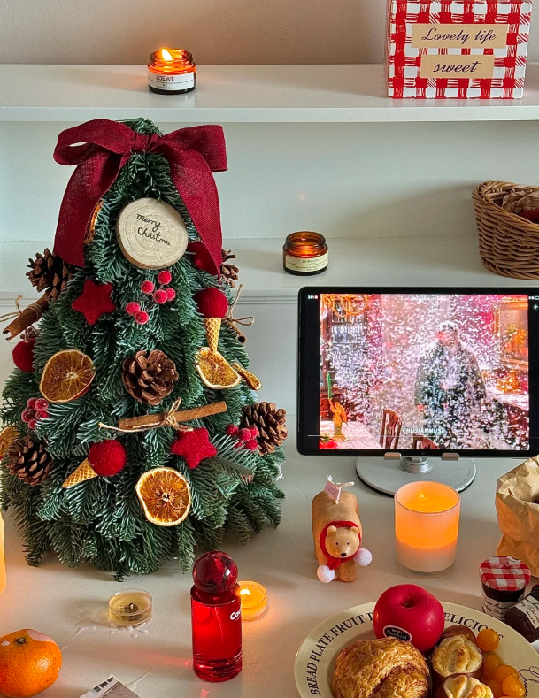 ”12月日期元素符号文案｜🎄²⁰²⁵/₁₂一整个月期待住”“🐾²⁰²⁵/₁₂