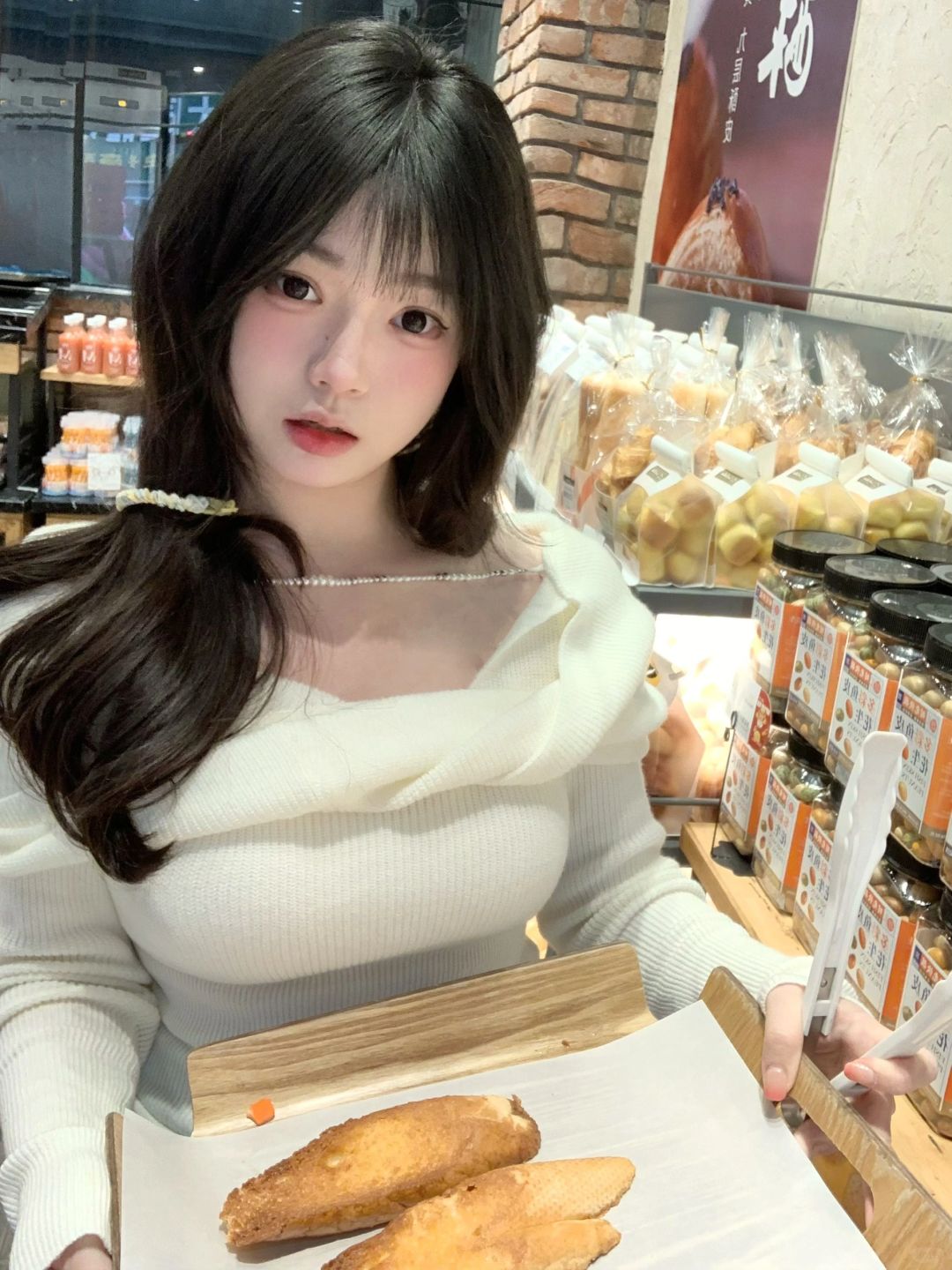 ( ´ •̥  ̫ •̥ ` )🥖