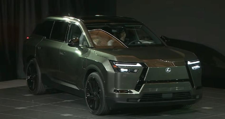 雷克萨斯纯电SUV TZ来了，中国市场同步销售。5.1米车长，空间够大，四驱+4
