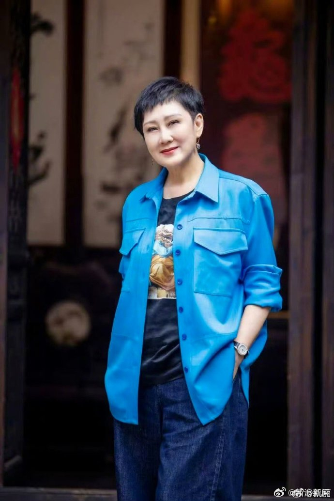 张凯丽人民日报发文【演员张凯丽人民日报发文：一次特殊的朗诵经历】今年5月，人民日