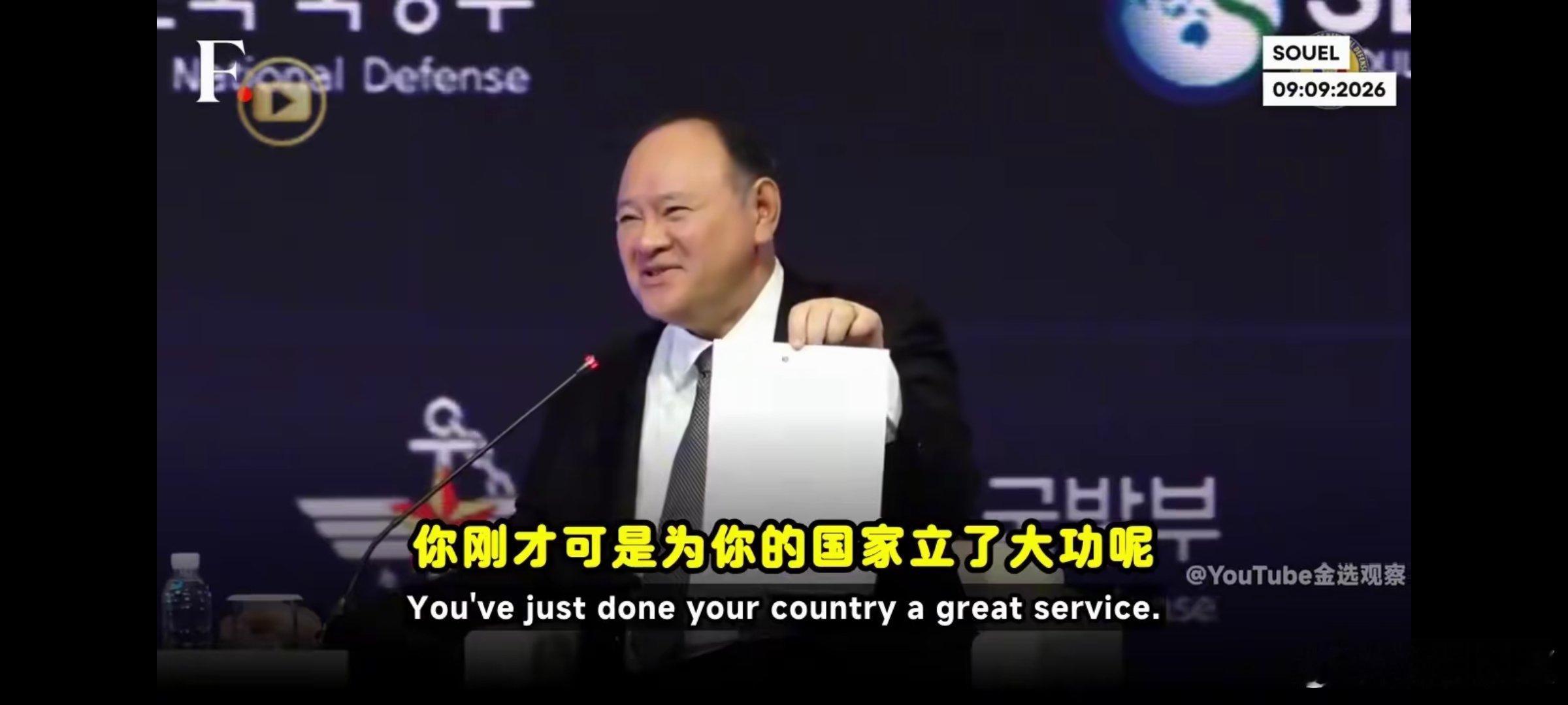菲律宾国防部长拿着一张来源可疑的纸条，如获至宝，借题发挥，在首尔防务对话会上，对