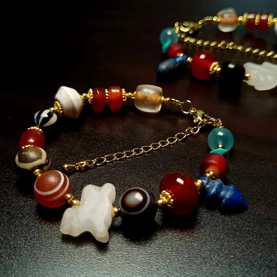 52元，有新有老的搭配，白水晶雪狮多宝手链