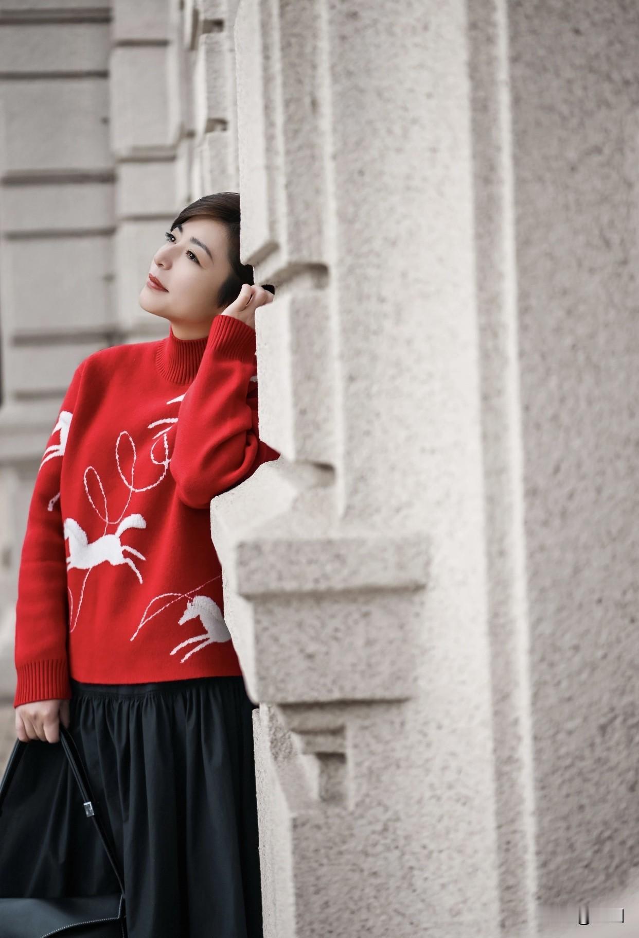 干净的味道就是一种高级性感。头发几天不洗油腻腻，指甲缝里藏污纳垢，衣服不及时换散