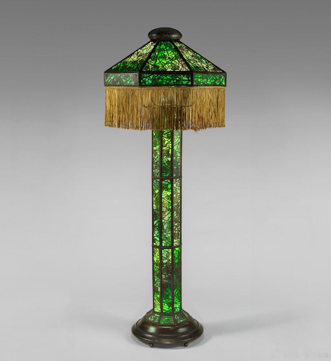 西洋历史文化鱼缸 REVERE工作室1910年出品：葡萄藤落地灯，高152厘米。