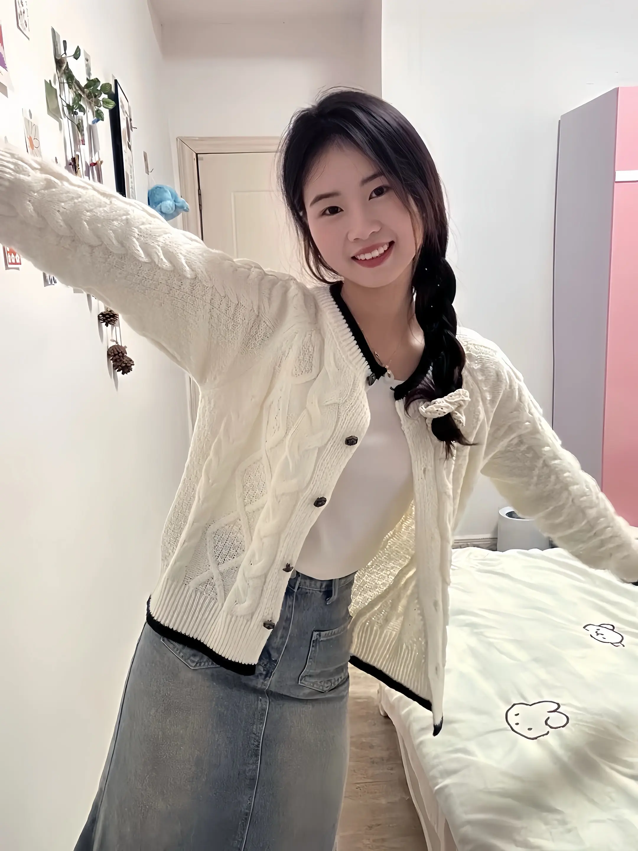 24以下的弟弟要我微信我就不给了，阿姨02年的，马上24岁了，我就不老...