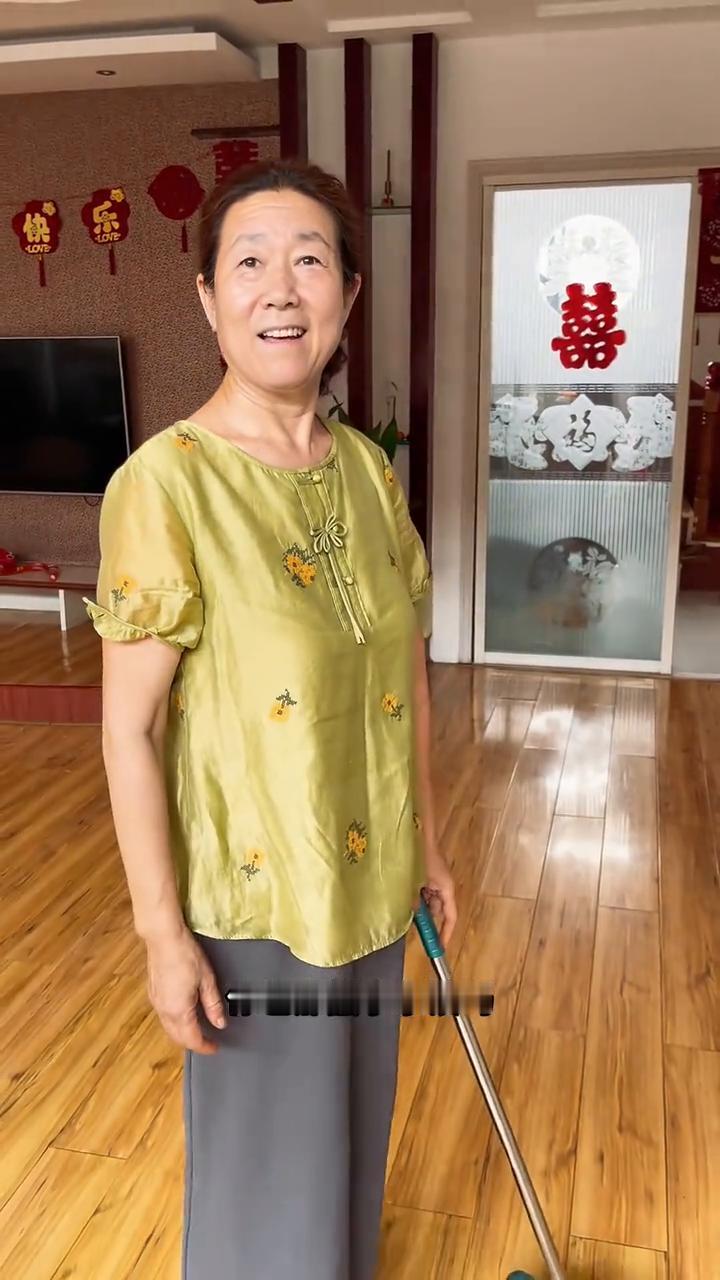 带你们看看家有喜事包出来的喜字水饺到底有多好看。
妈，你还想今上回俺弟弟定亲你包