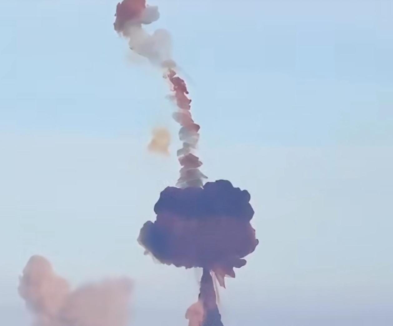 俄罗斯人心真大啊，导弹发射失败，围观群众居然哈哈大笑，笑老大声了，好像这事儿和他