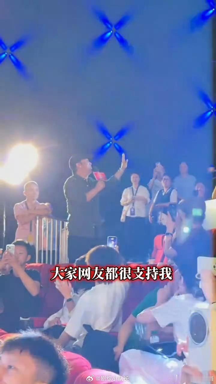 贾冰在路演现场正面回应饭局争议，直接否认网传私人饭局爆粗口的说法。这段偷拍视频引