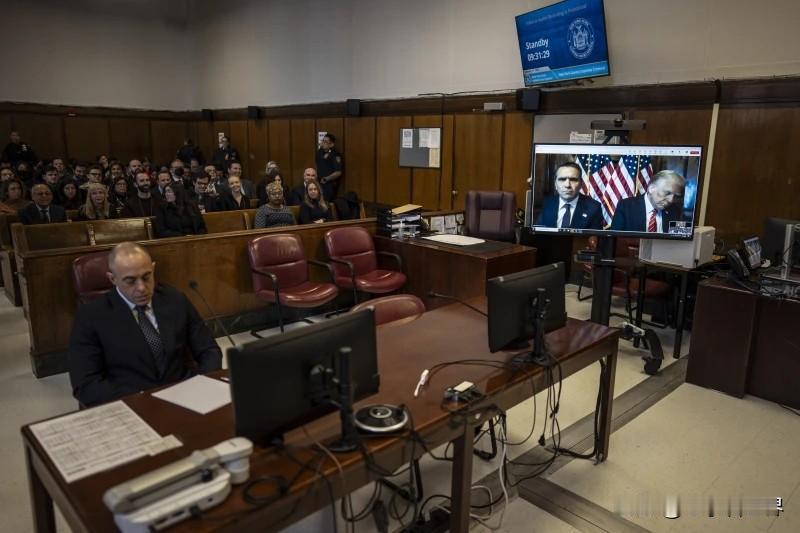 【重点关注：特朗普可能是第一位出席最高法院听证会的美国总统】
华盛顿时间2025