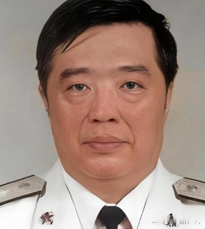 1998年，香港贺龙之子贺鹏飞，看四下没人，闪身冲进一间商人办公室，凑到那人耳边