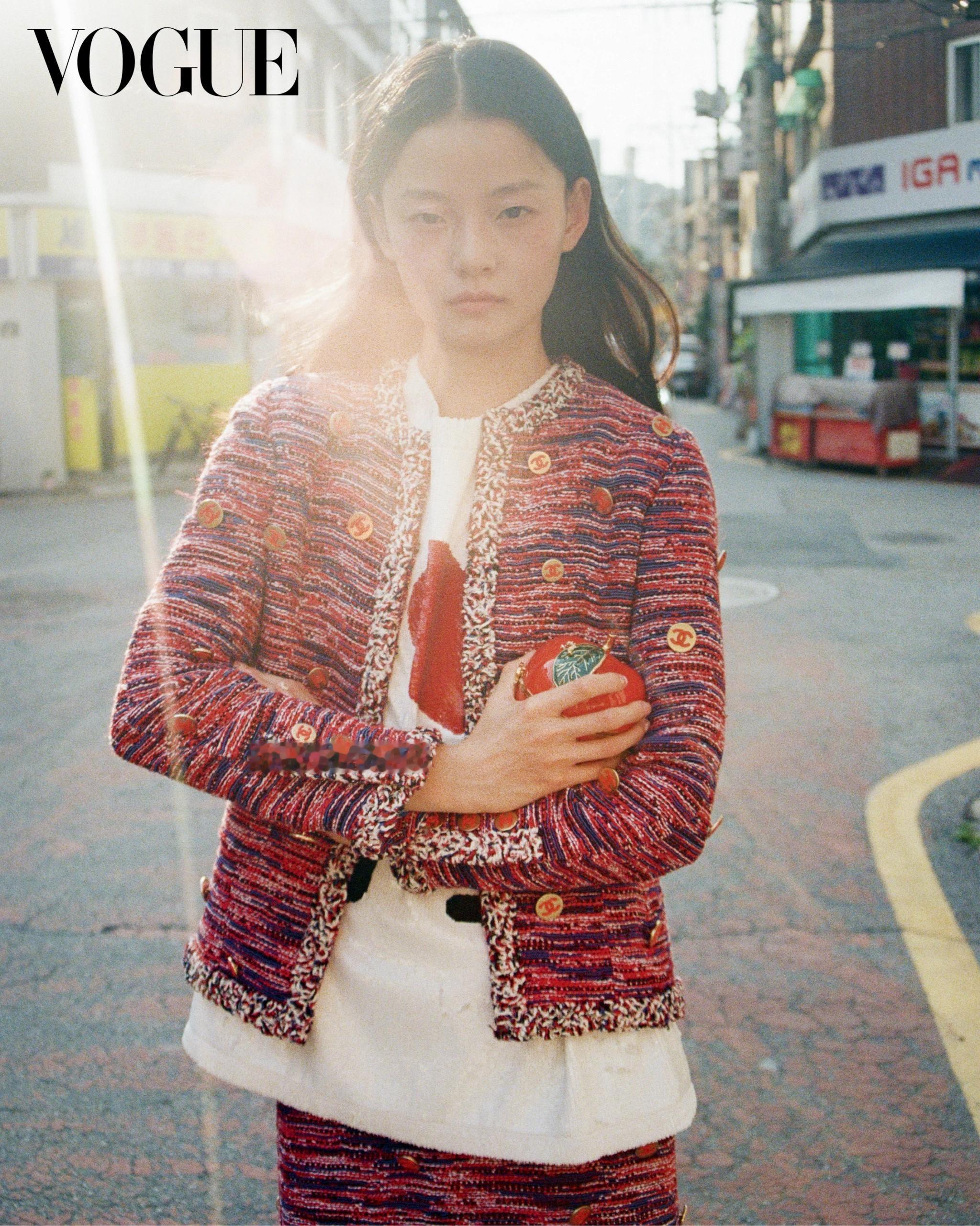 Vogue Korea August 2026 ，韩版VOGUE三十周年刊内页，