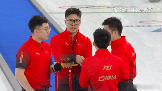 中国冰壶男队6比8挪威中国男壶加时局惜败米兰冬奥会冰壶男子循环赛，中国队徐晓明、