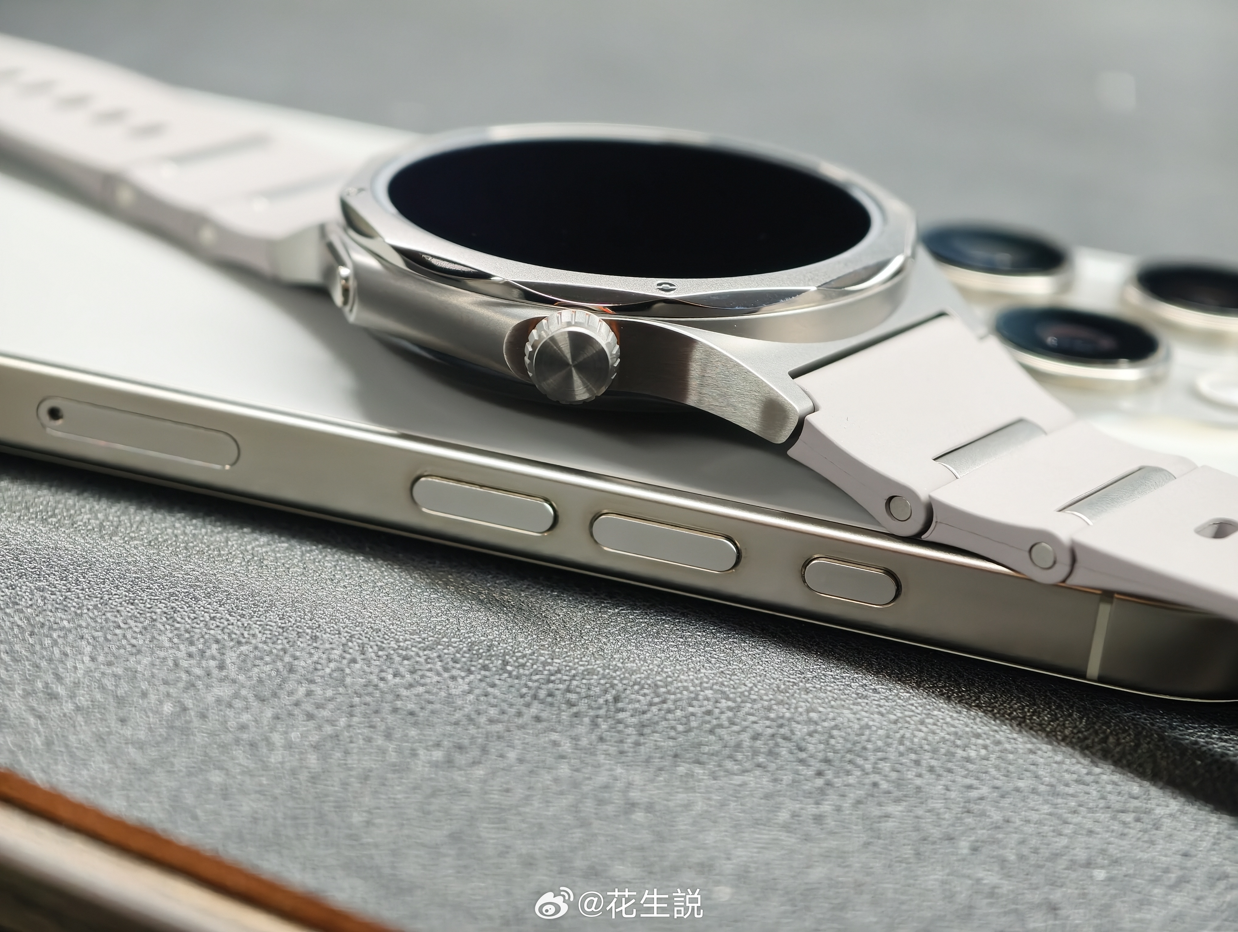 果然钛金属还得配钛金属，虽然这是两个品牌的东西，放在一起还真没啥违和感可惜用钛金