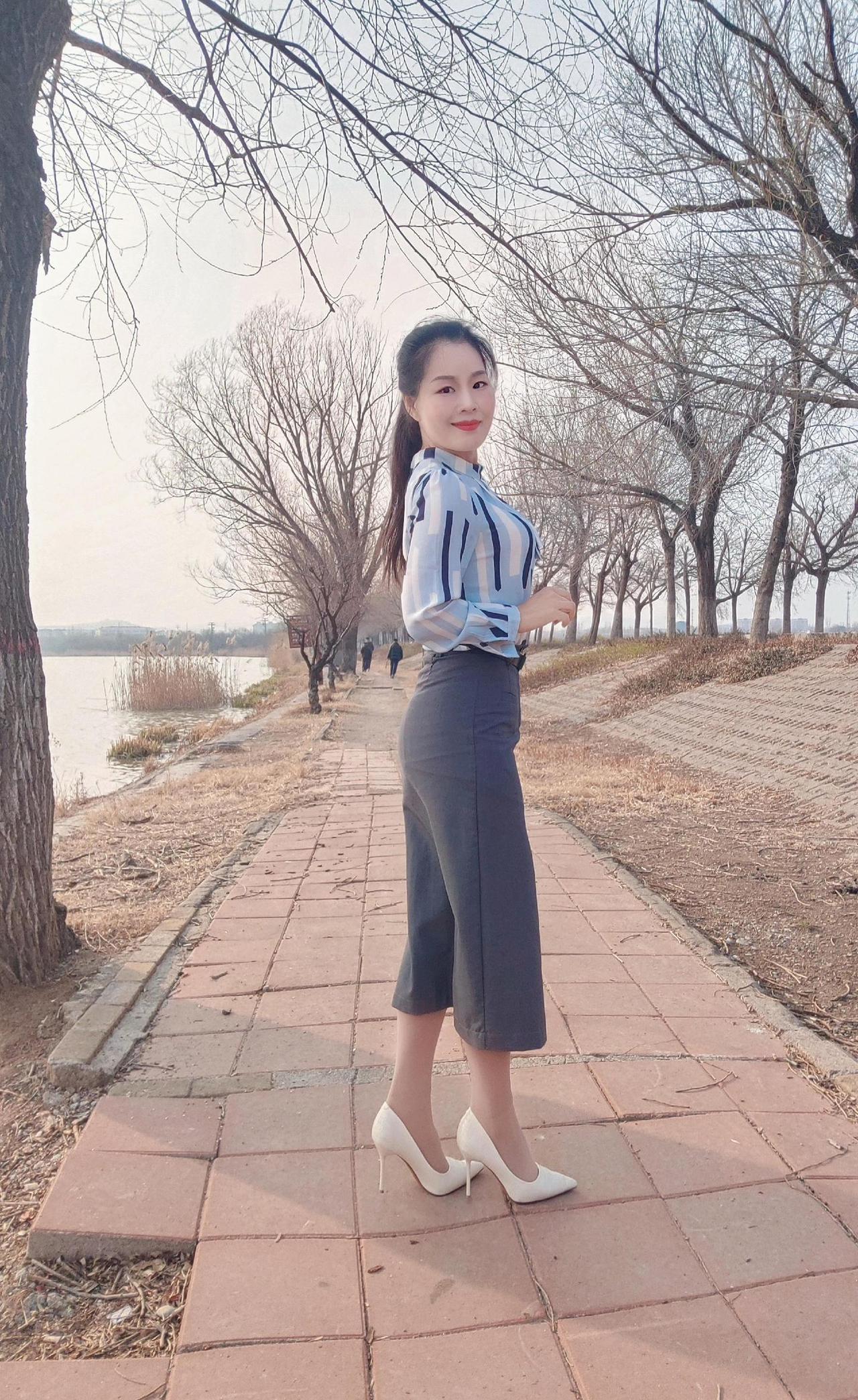 女生如何穿搭看起来时尚更有品味呢