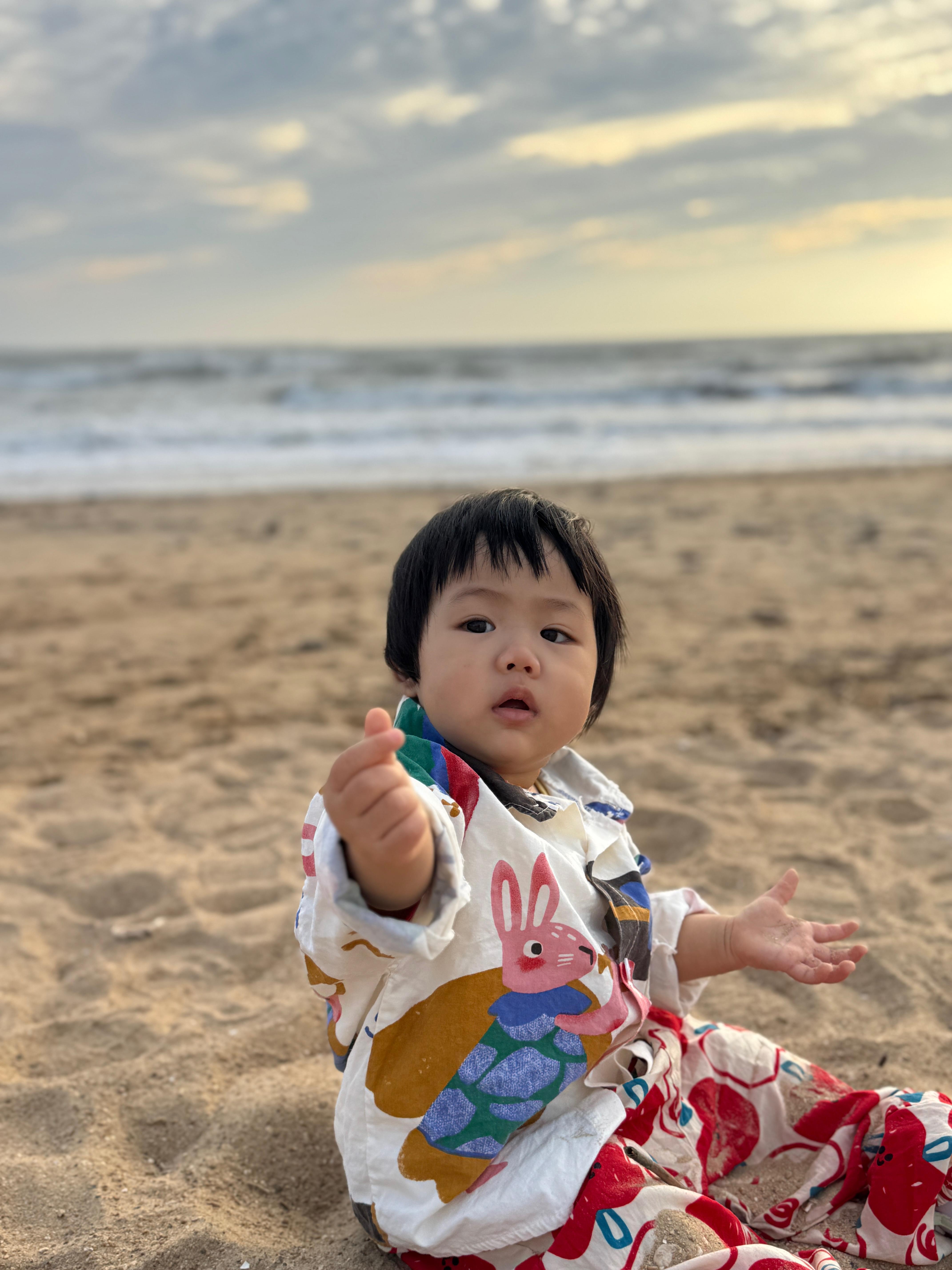 有时候看到我妈发给我的照片，以及小孩的雷霆穿搭我就会两眼一黑 ​​​
