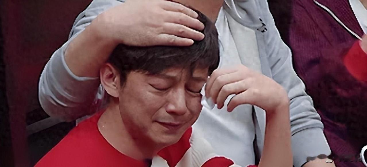 何炅陷入人生低谷，昔日“芒果一哥”还能翻身吗？
51岁的何炅，这两年可谓风波不断