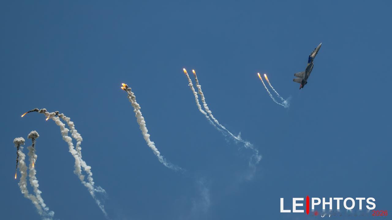 一般不打蛋，打蛋不一般。大马彩绘涂装的苏30在新加坡🇸🇬航展上的精彩表演！新