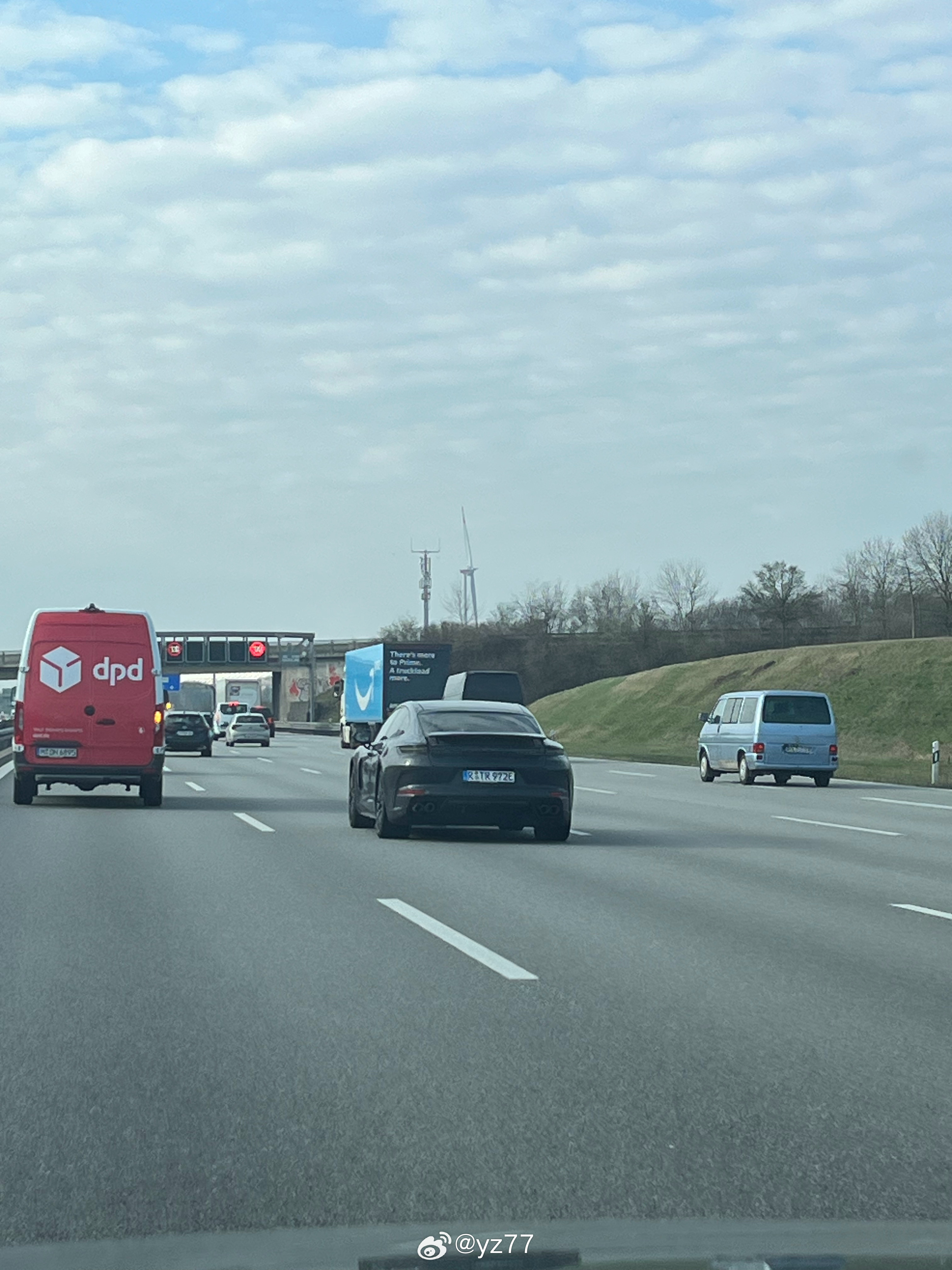 说实话，今天早晨看到这辆比较黑的帕美我没敢人，我以为又是哪款国产车进欧洲了yz7