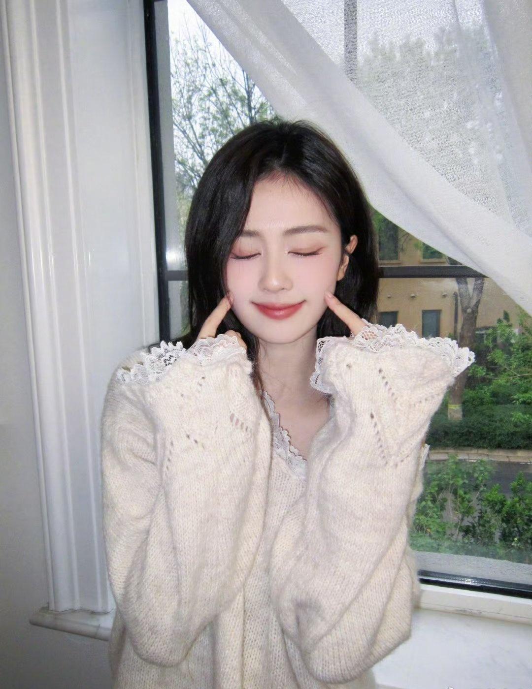 白鹿超话bl 白鹿蕾丝露肩bl 白鹿晚餐吃水煮菜 
𝓨𝓸𝓾 𝓪𝓻𝓮 