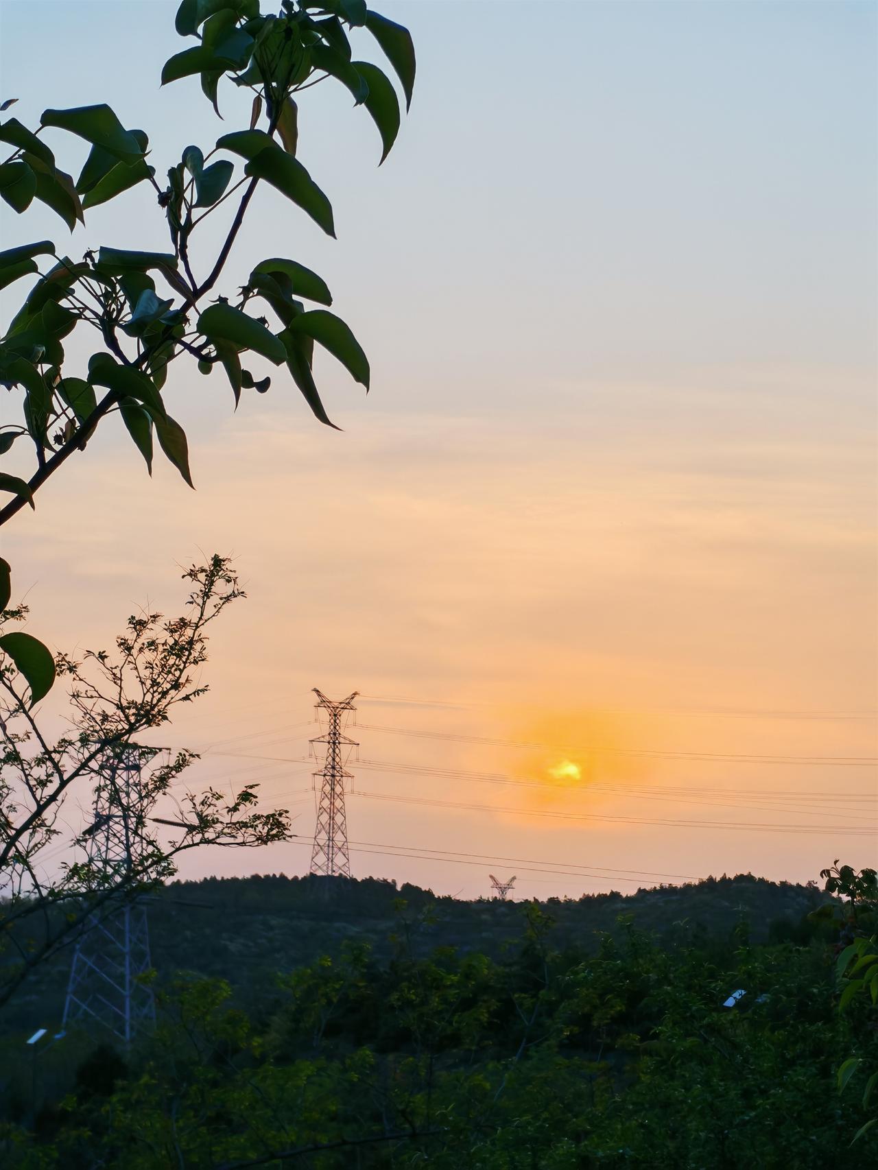 晒图笔记大赛太原东山，瞰落日余晖。