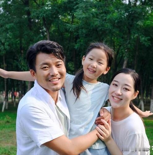 “怕老婆的男人才是好男人”，这种说法并非意味着男人在家庭中懦弱或被压制，而是凸显