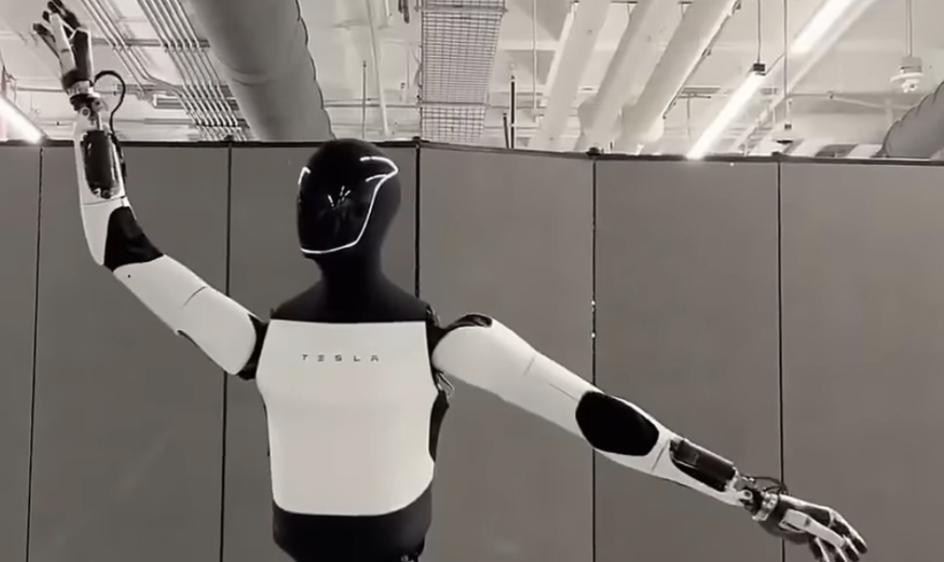 马斯克：无人车和机器人初期生产会很慢
马斯克在推特上回复一则帖子时提到，Cybe