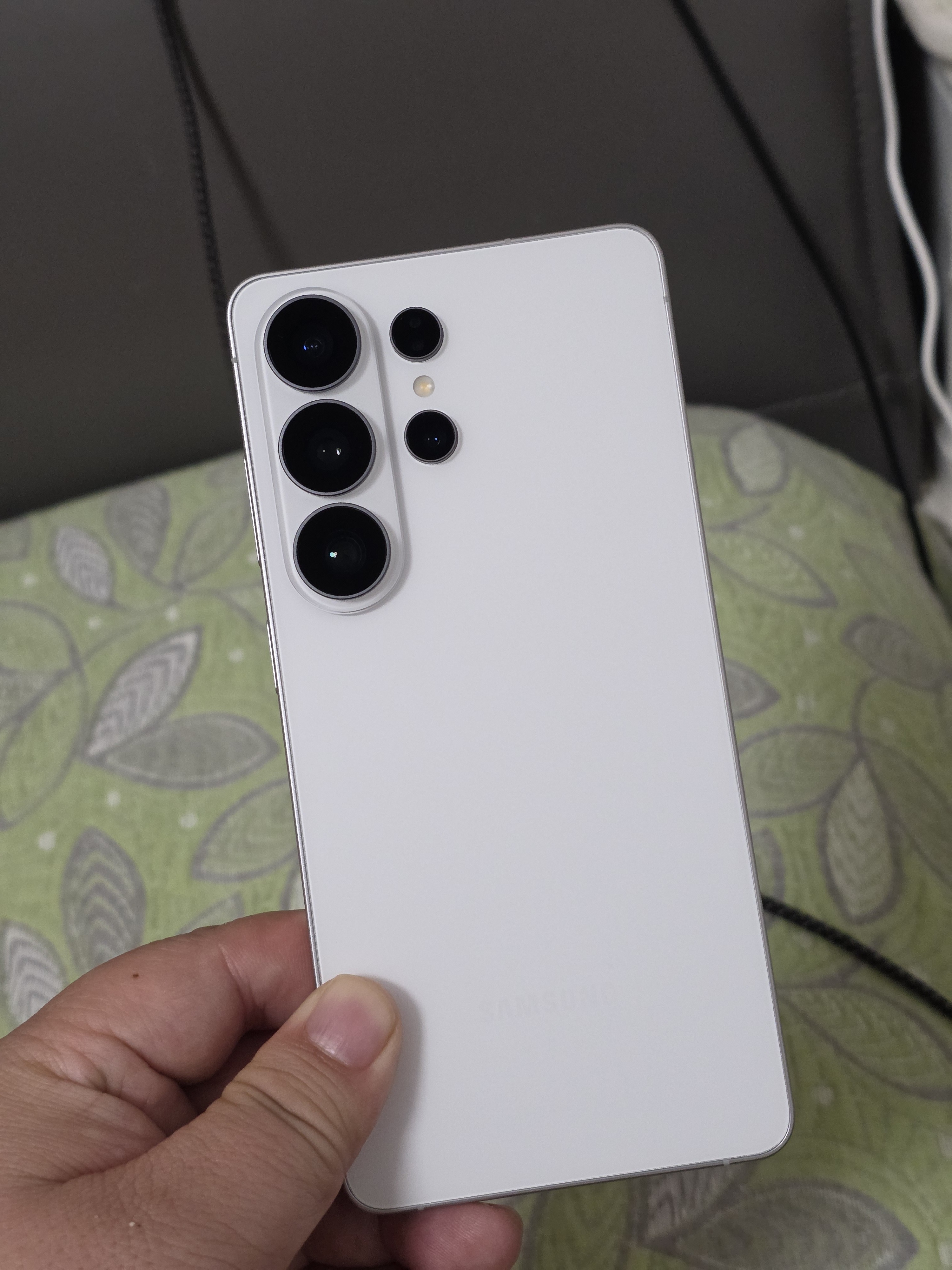 它不完美，但它白到我心缝里。 